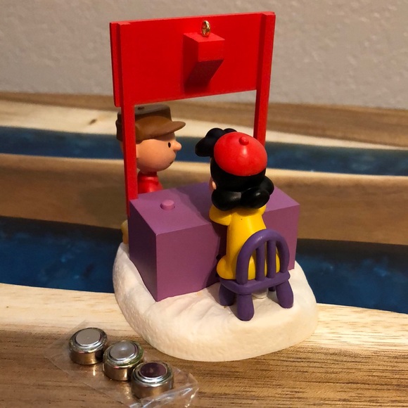 The PEANUTS - A Charlie Brown Christmas ornament! - Picture 3 of 4